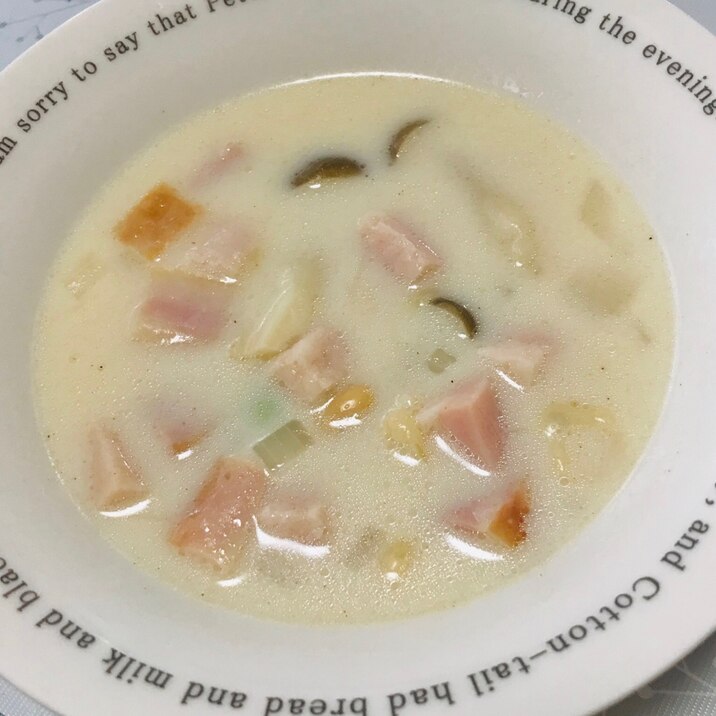 ベーコンと大豆の牛乳味噌スープ